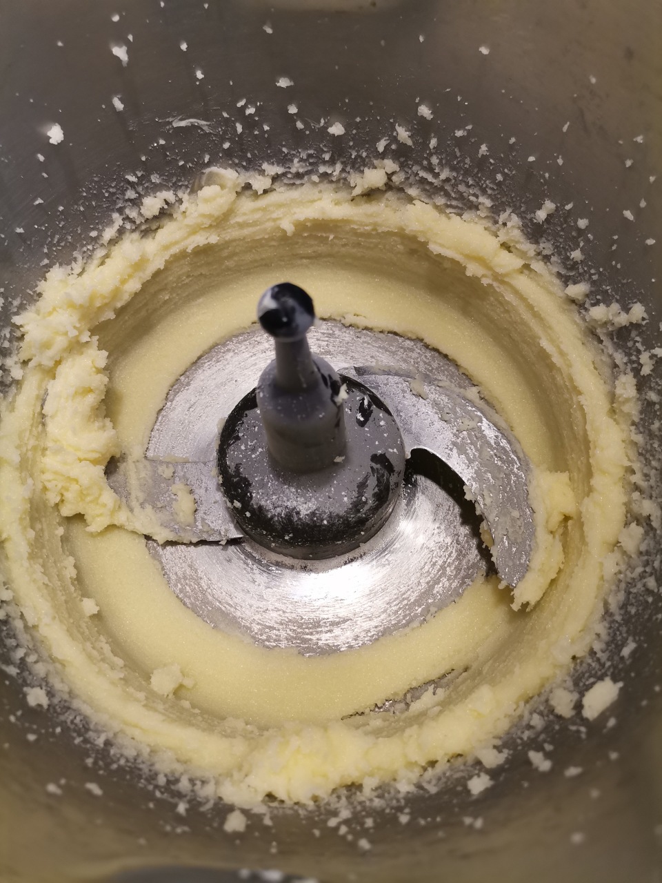 Sucre + beurre mélange crème d'amandes 